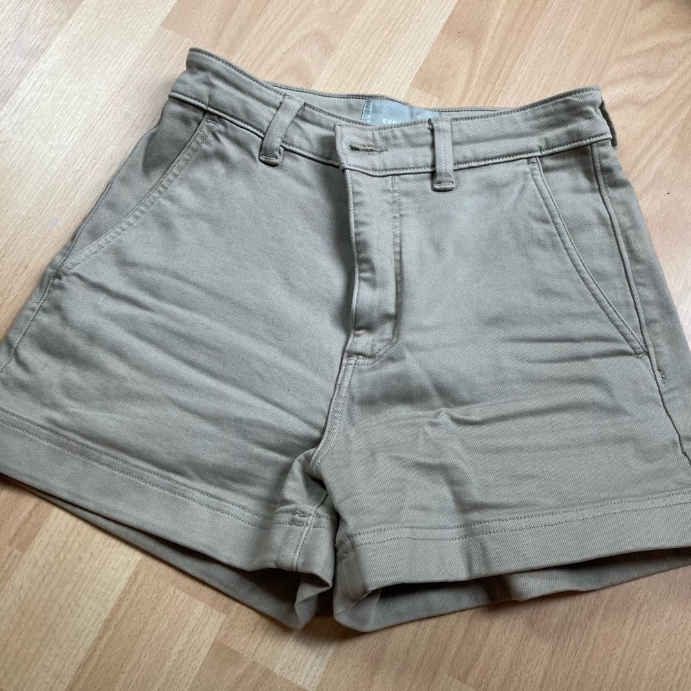 Khaki grey classic Everlane shorts